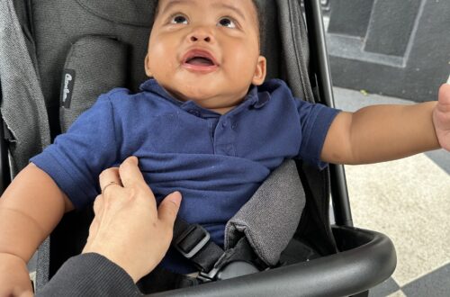 bayi mendengarkan musik beragam