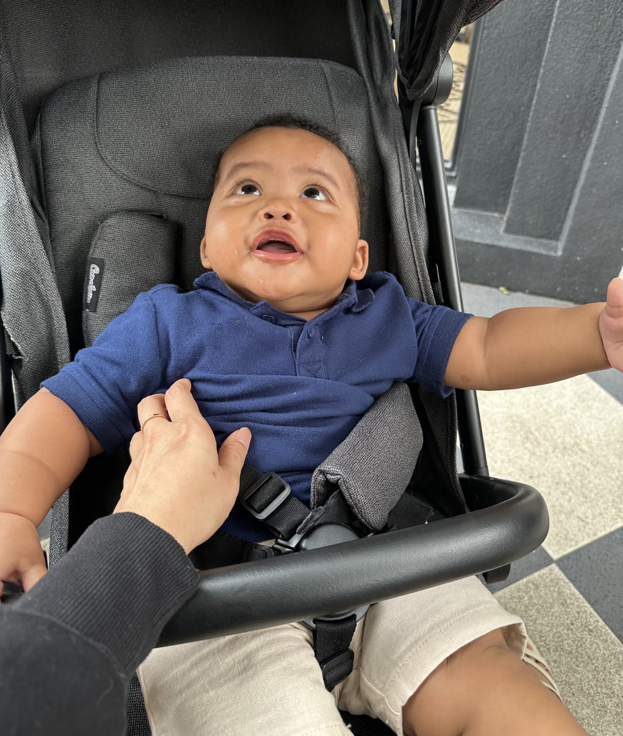 bayi mendengarkan musik beragam